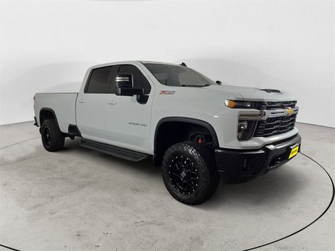 Used 2024 Chevrolet Silverado 2500 LT w/ Convenience Package image 7