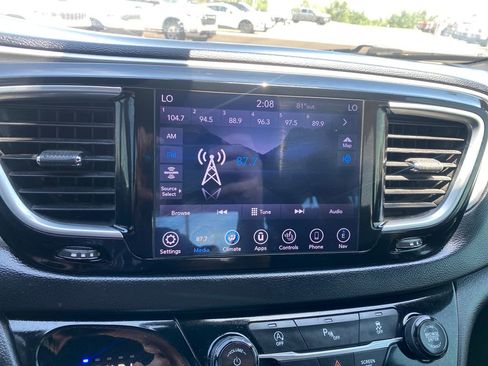 Used 2019 Chrysler Pacifica Touring Plus w/ S Appearance Package FWD image 21