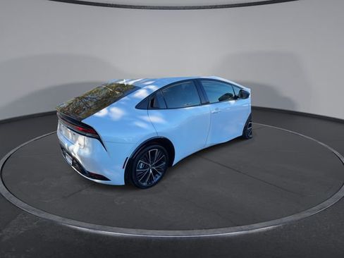 Used 2025 Toyota Prius XLE image 16