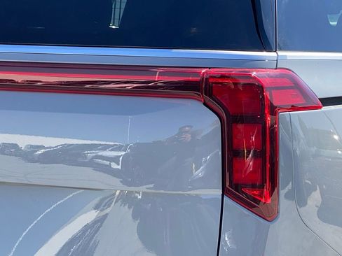 New 2026 Kia Carnival EX image 4