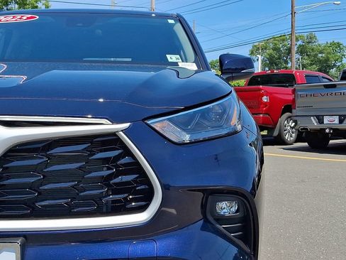 Used 2025 Toyota Highlander LE AWD/4WD image 10