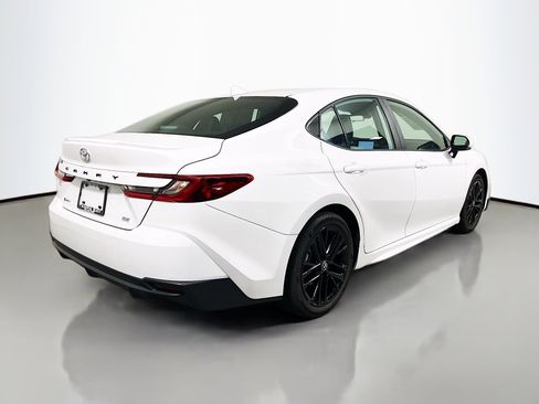 Used 2026 Toyota Camry SE image 4