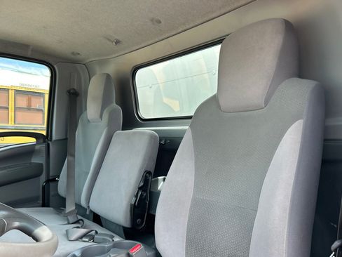Used 2021 Isuzu NPR RWD image 17