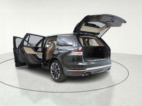 Used 2023 Lincoln Aviator Reserve w/ Equipment Group 201A image 16