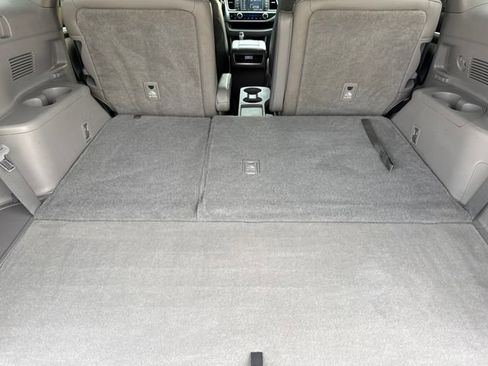 Used 2019 Toyota Highlander Limited image 11