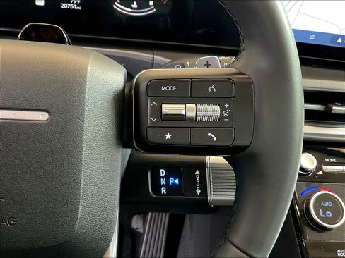 Used 2025 Hyundai Santa Fe XRT AWD/4WD image 11