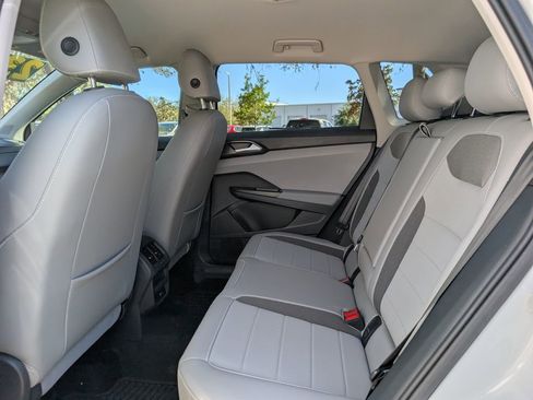 Used 2023 Volkswagen Taos SE image 17