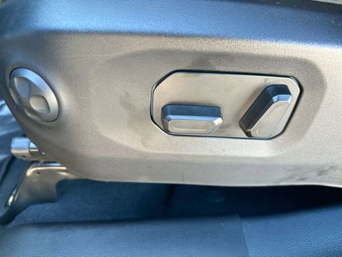 Used 2025 Jeep Gladiator Mojave w/ Convenience Group image 12