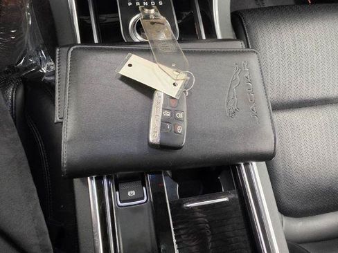 Used 2020 Jaguar XF Prestige AWD/4WD image 27
