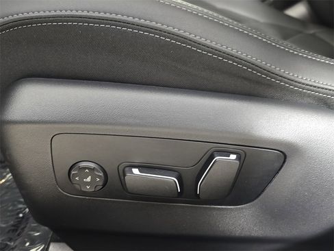 Used 2025 BMW 530i xDrive w/ Premium Package image 32