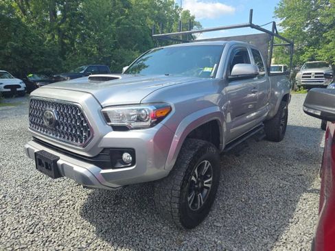 Used 2019 Toyota Tacoma TRD Sport AWD/4WD image 1