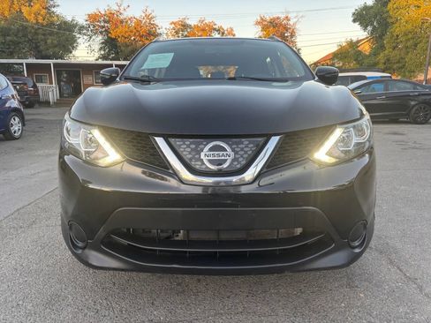 Used 2018 Nissan Rogue Sport SV image 3