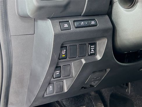 Used 2022 Nissan Frontier SV w/ Technology Package image 10