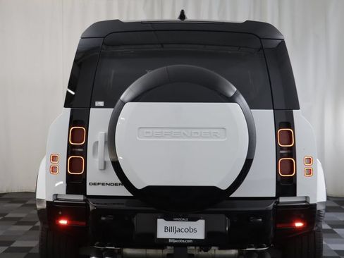 Certified 2025 Land Rover Defender 110 X-Dynamic SE AWD/4WD image 17