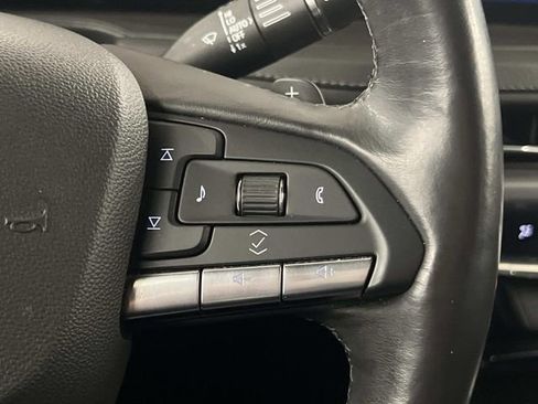 Used 2024 Cadillac XT4 Premium Luxury image 16