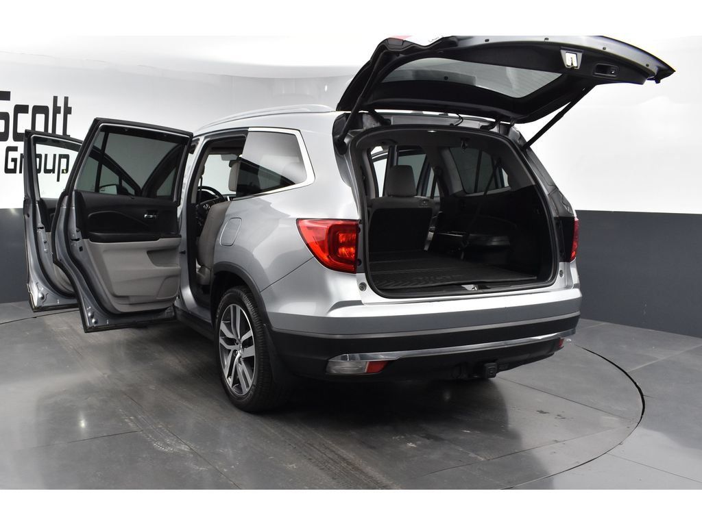 Used 2017 Honda Pilot Touring image 27