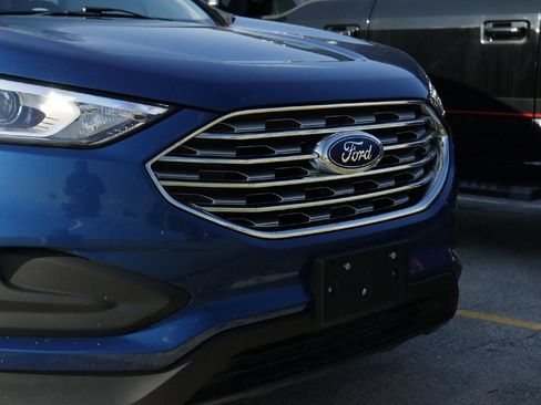 Used 2021 Ford Edge SE FWD image 3