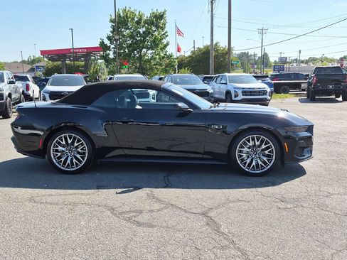 Used 2025 Ford Mustang GT Premium RWD image 6
