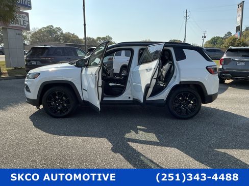 Used 2022 Jeep Compass Altitude image 31