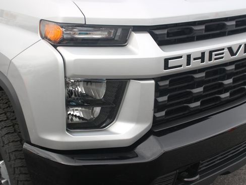 Used 2022 Chevrolet Silverado 2500 Custom w/ Custom Convenience Package image 9