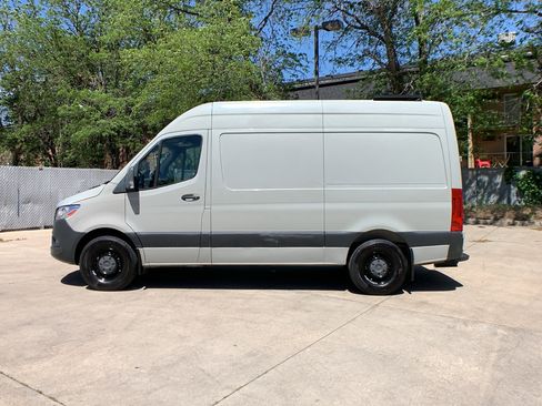 Used 2020 Mercedes-Benz Sprinter 2500 image 2