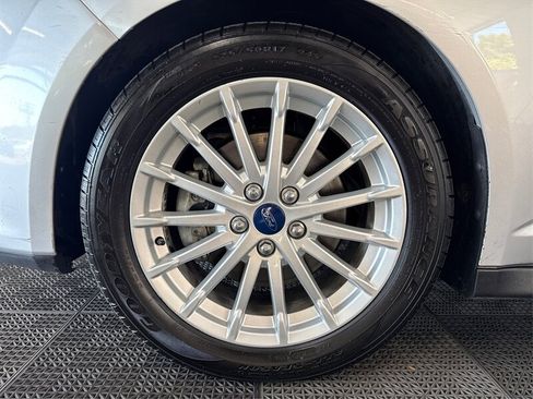 Used 2015 Ford C-MAX Energi SEL FWD image 17