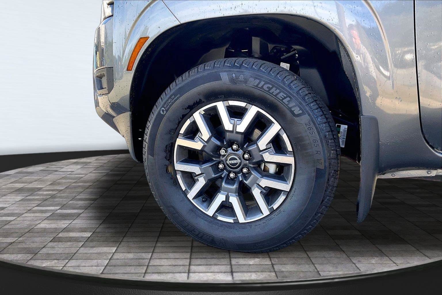 Certified 2026 Nissan Frontier SV w/ All-Weather Content Package AWD/4WD image 9