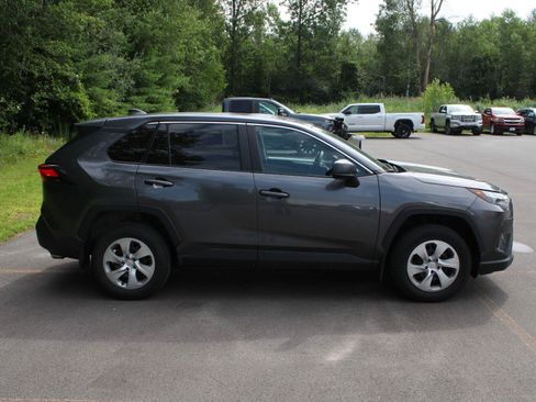 Used 2023 Toyota RAV4 LE AWD/4WD image 4