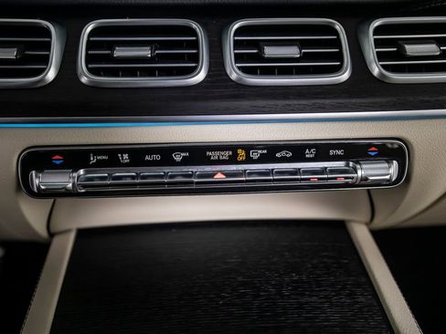 Used 2024 Mercedes-Benz GLS 580 GLS 580 image 31