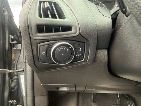 Used 2017 Ford Focus SE FWD image 17