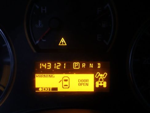 Used 2011 Nissan Titan SL w/ SL Technology Pkg image 35