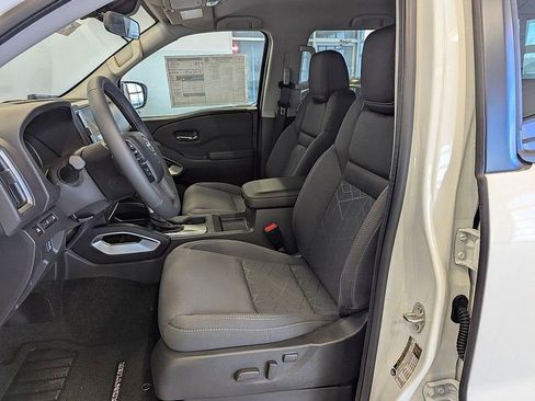 Used 2025 Nissan Frontier SV w/ SV Convenience Package image 11