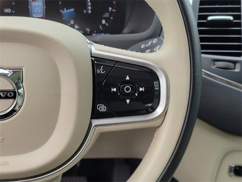 Used 2022 Volvo XC90 T5 Momentum w/ Climate Package image 30