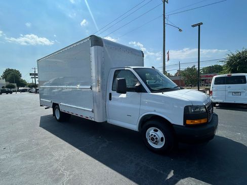 Used 2021 GMC Savana 3500 Extended w/ Power Convenience Package RWD image 2
