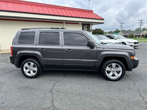 Used 2016 Jeep Patriot Latitude FWD image 4
