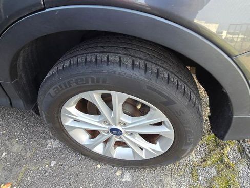 Used 2018 Ford Escape SE image 11