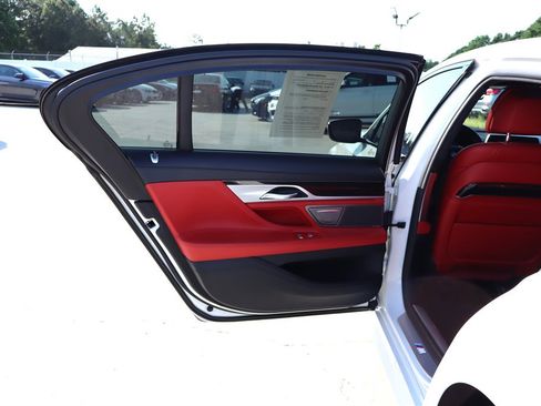 Used 2018 BMW 750i RWD image 42