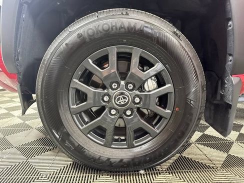 Used 2025 Toyota 4Runner SR5 AWD/4WD image 10