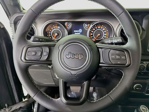 Used 2023 Jeep Gladiator Sport AWD/4WD image 12