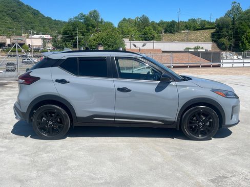 Used 2024 Nissan Kicks SR w/ SR Premium Package FWD image 2