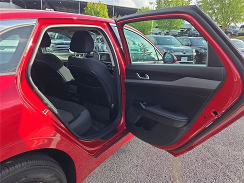 Used 2025 Kia K5 LXS image 32