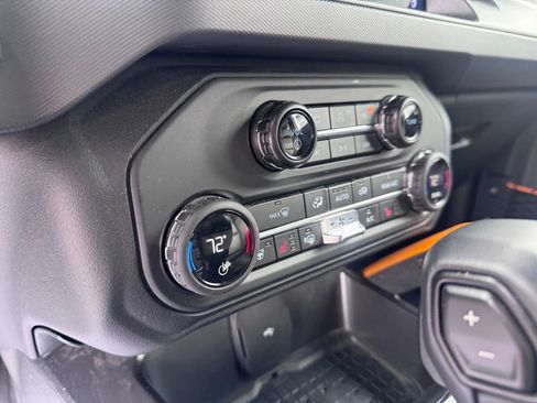 Used 2024 Ford Bronco Badlands image 17