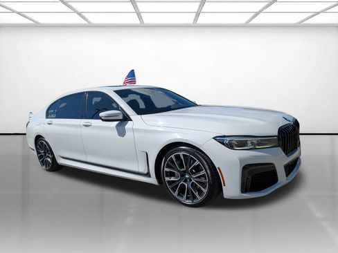 Used 2021 BMW 740i w/ M Sport Package image 1