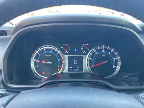 Used 2018 Toyota 4Runner SR5 Premium image 4