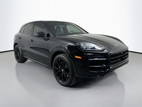Certified 2025 Porsche Cayenne image 9