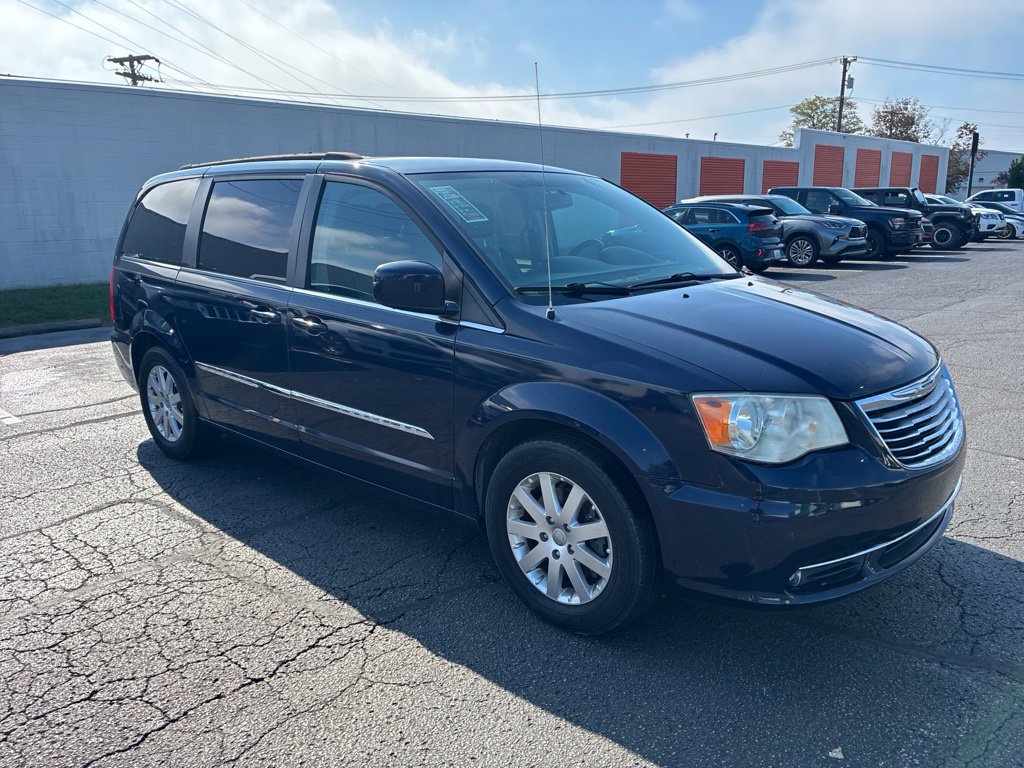 Used 2014 Chrysler Town & Country Touring FWD image 8