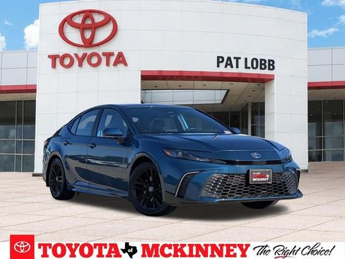 Used 2025 Toyota Camry SE w/ Convenience Package FWD image 1