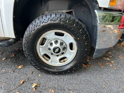 Used 2012 Chevrolet Silverado 2500 W/T w/ Snow Plow Prep Package AWD/4WD image 28