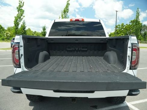 Used 2018 GMC Sierra 1500 SLT w/ All Terrain Package AWD/4WD image 17