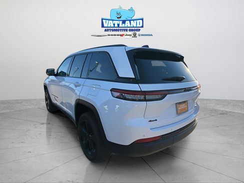 Used 2024 Jeep Grand Cherokee Limited w/ Black Appearance Package image 3